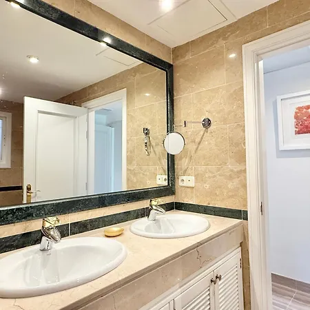 Sea Breeze Luxury Hacienda Elviria - Eaw Homes 公寓